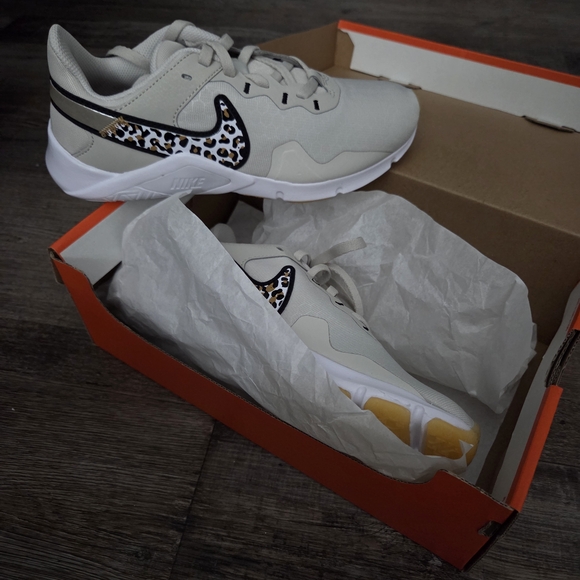 Nike Women's Cream Leopard Sneakers - Picture 4 of 10